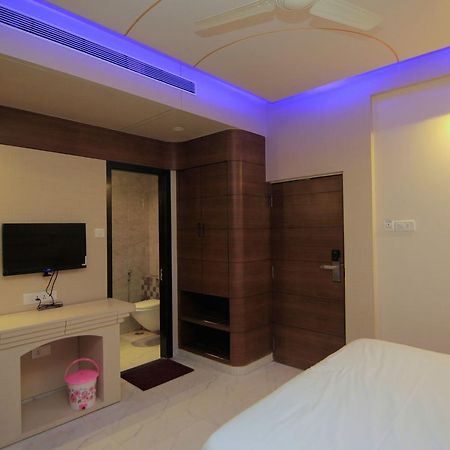 Hotel Sai Dharam Palace Shirdi Esterno foto