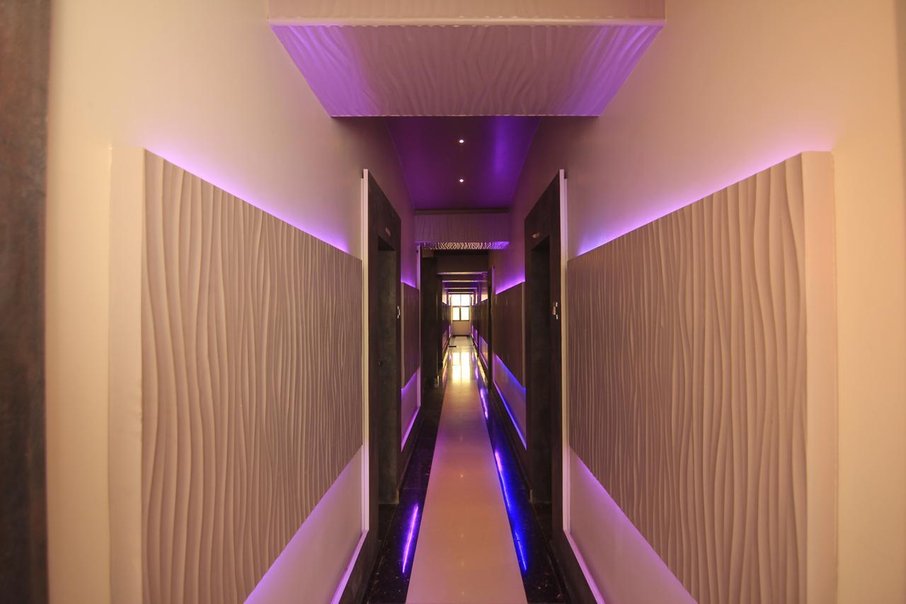 Hotel Sai Dharam Palace Shirdi Esterno foto
