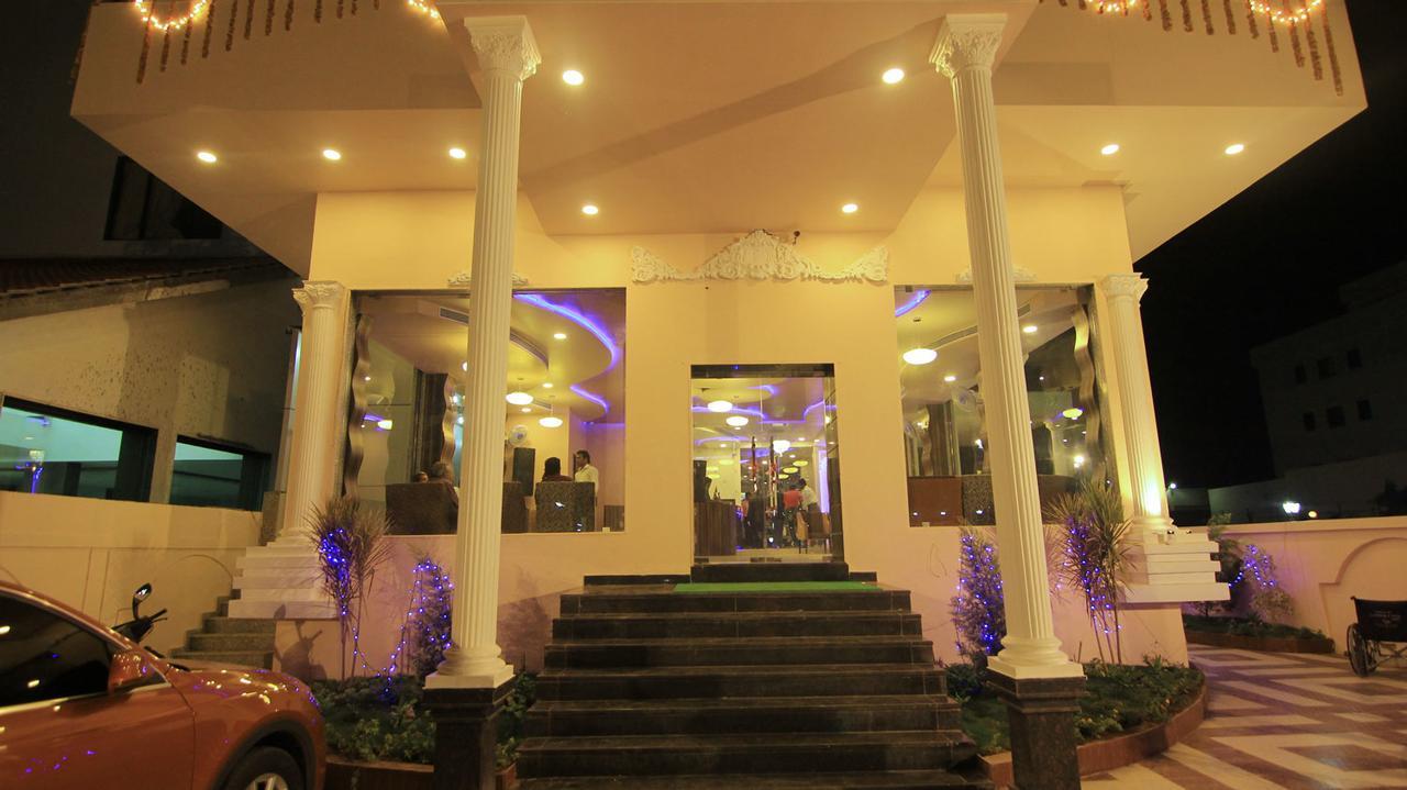 Hotel Sai Dharam Palace Shirdi Esterno foto