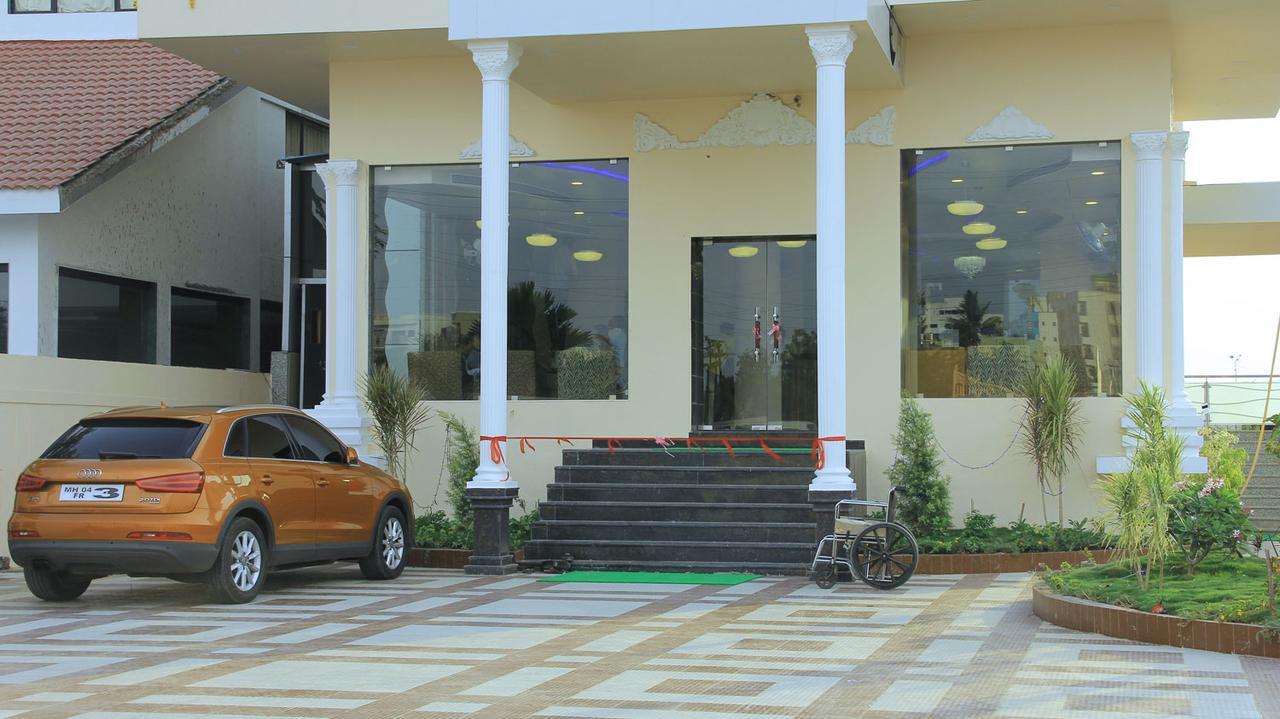 Hotel Sai Dharam Palace Shirdi Esterno foto