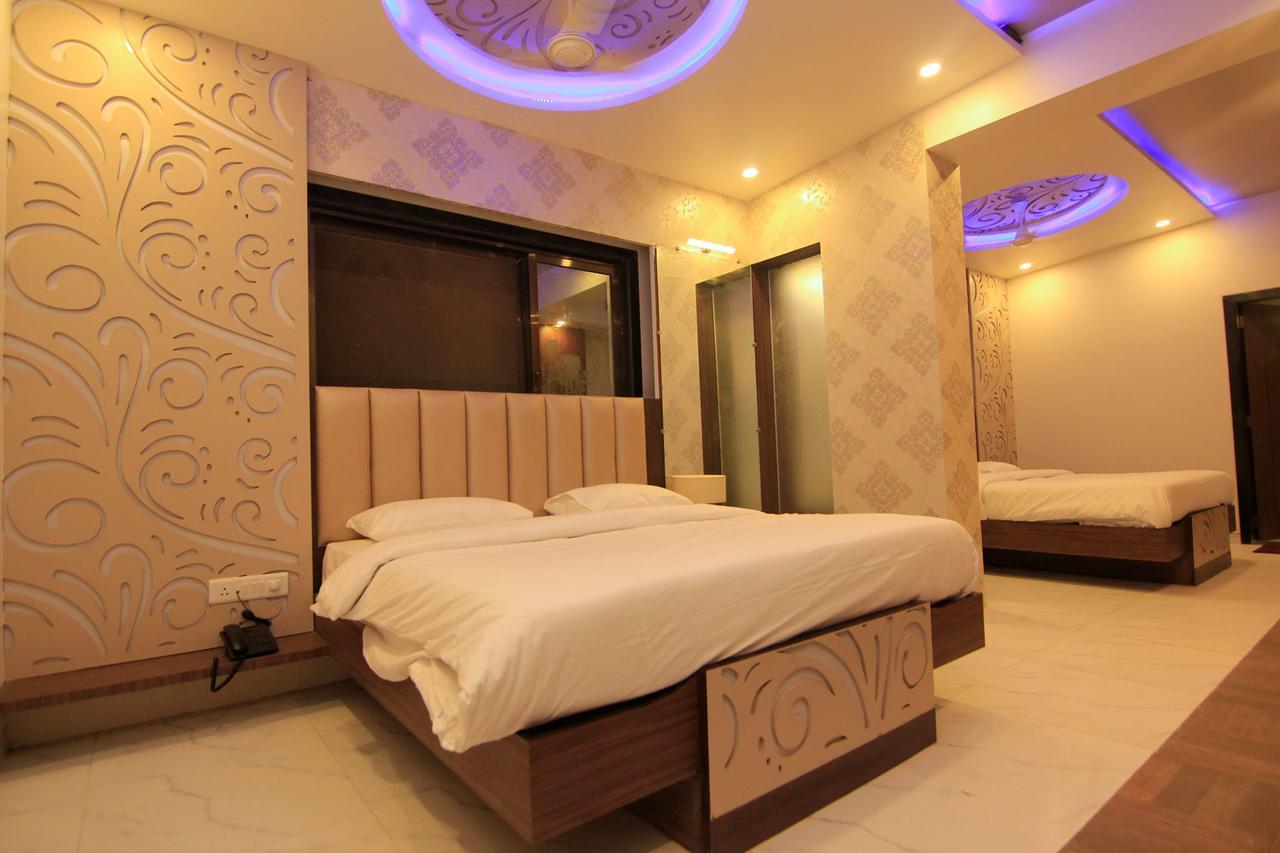 Hotel Sai Dharam Palace Shirdi Esterno foto