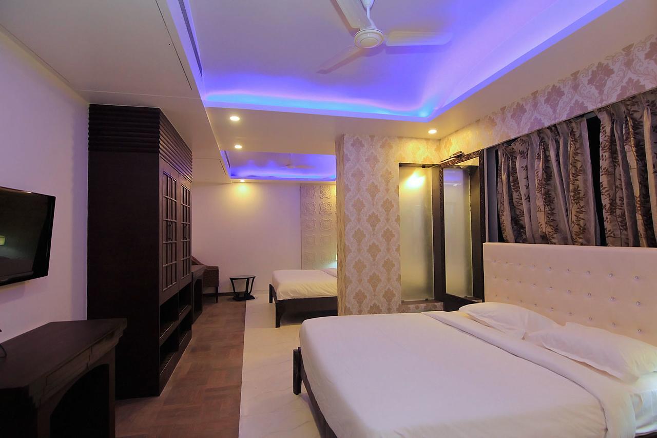 Hotel Sai Dharam Palace Shirdi Esterno foto