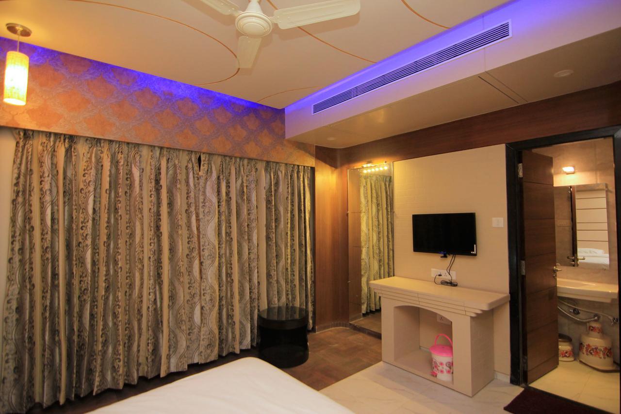 Hotel Sai Dharam Palace Shirdi Esterno foto