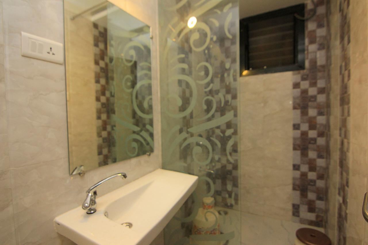 Hotel Sai Dharam Palace Shirdi Esterno foto