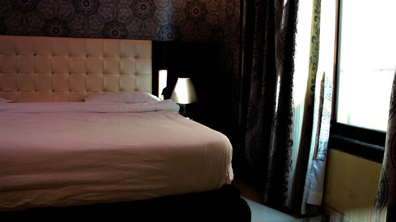 Hotel Sai Dharam Palace Shirdi Esterno foto