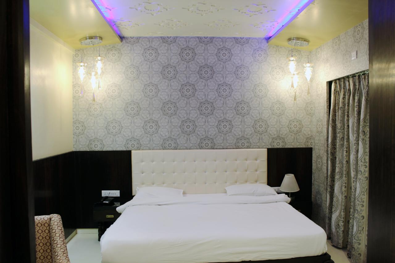 Hotel Sai Dharam Palace Shirdi Esterno foto