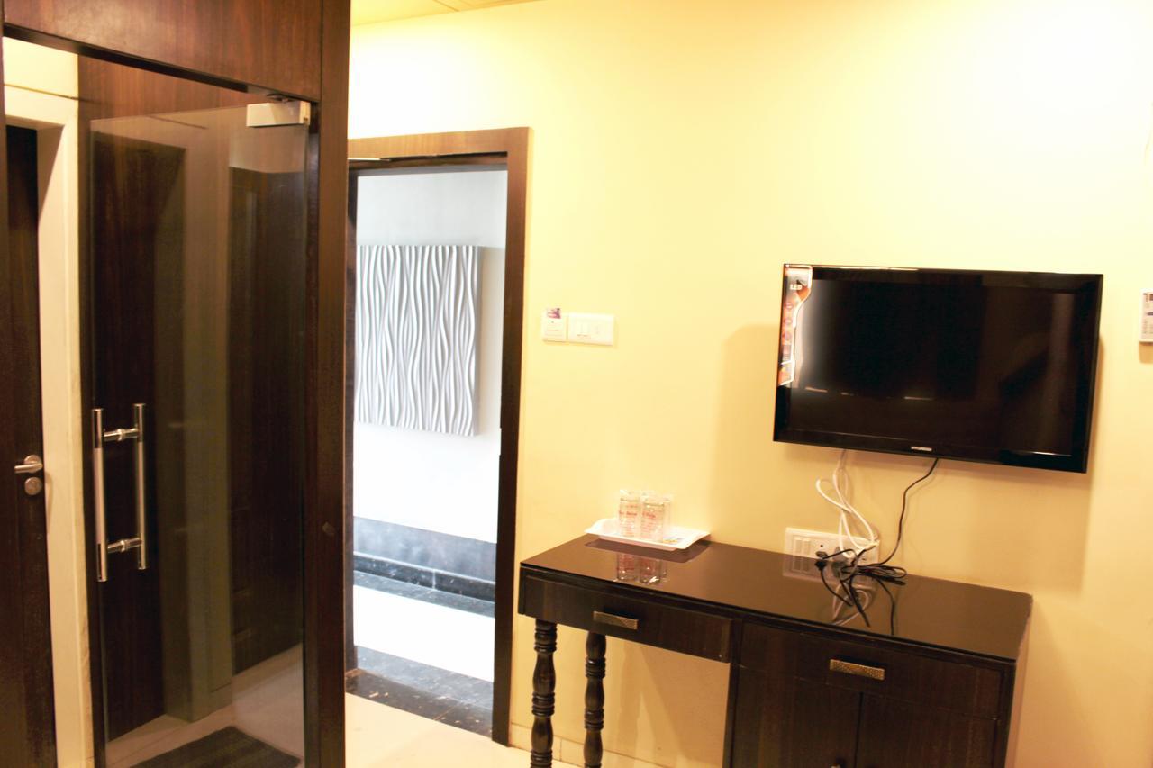 Hotel Sai Dharam Palace Shirdi Esterno foto